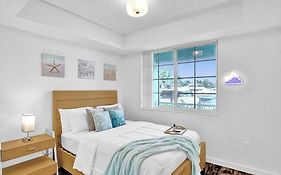 2B Villa On The Water, Luxurious & Games Galore! Near Beach & Airport